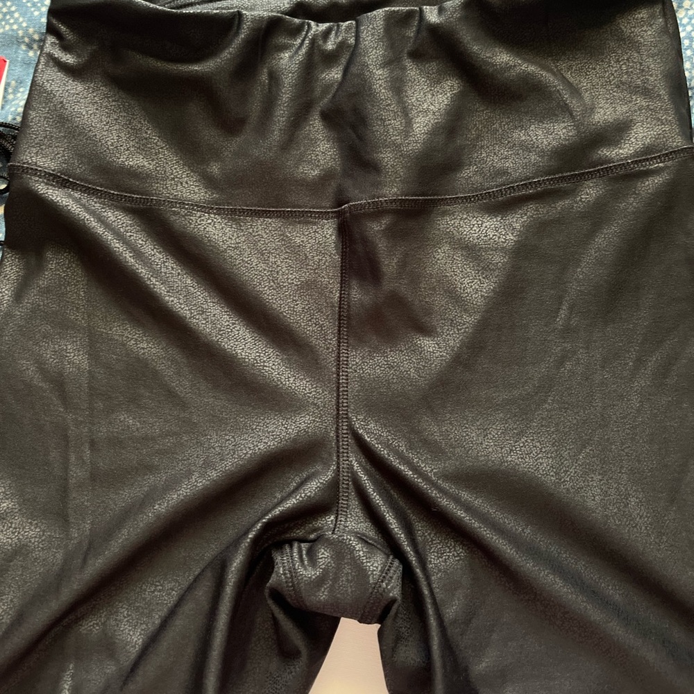 Mono B Leggings Blk Polyester and Spandex hidden pocket on back  Sz L